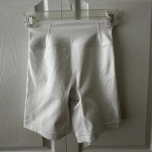 Timeless High Waisted Shorts 6" - White | OnerActive